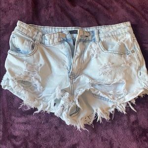 Distressed short short mid rise